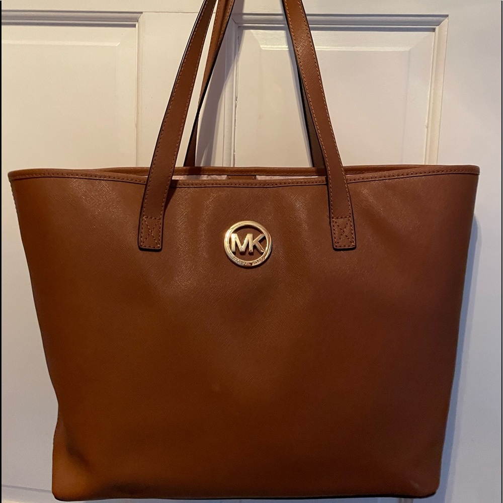 Michael Kors Jet Setter Tote